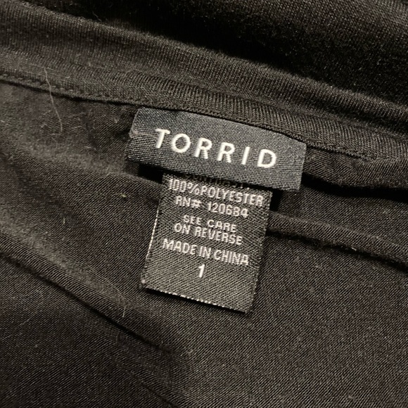 COPY - Torrid Size 1 Blooming Skulls Dolman Top - Picture 5 of 5